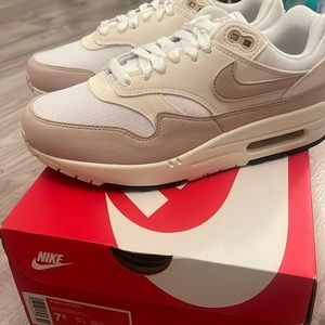 Women’s Nike AirMax 1 - Size 7.5